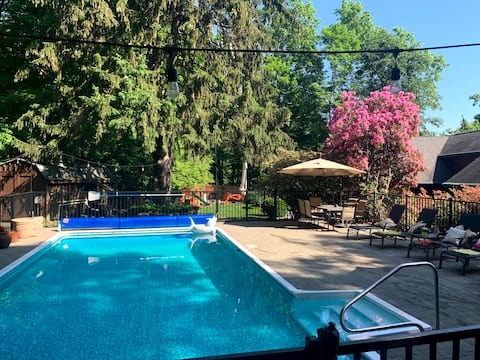 City Escape | Heated Pool | Hot Tub| Fire Pit