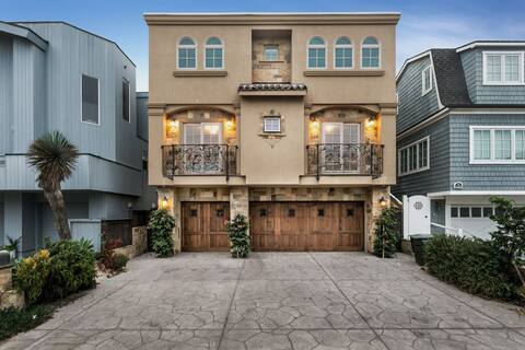 Brand New Beach Home Great for Entertaining!