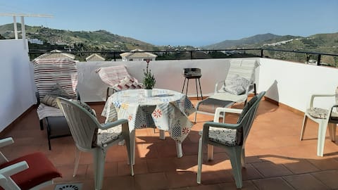 Airbnb con mejor rendimiento: Alborada, rural house with sunny terrace, views en Cómpeta