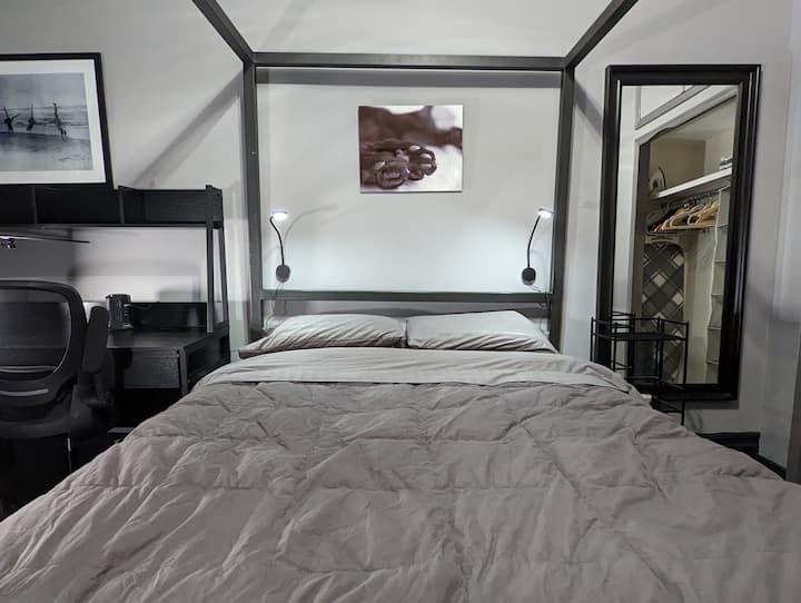 Spacious Room In Townhouse Between 4/3 & C Trains - New York City