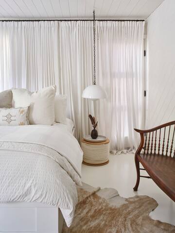 Zephyr House: Hip Bungalow + Pool in East ATX gallery image 4