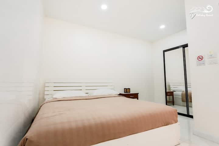 Dormitorio : cama tamaño king.