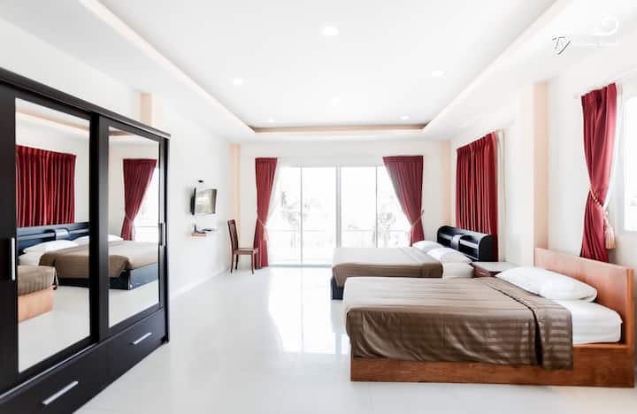 Dormitorio   : dos  camas.