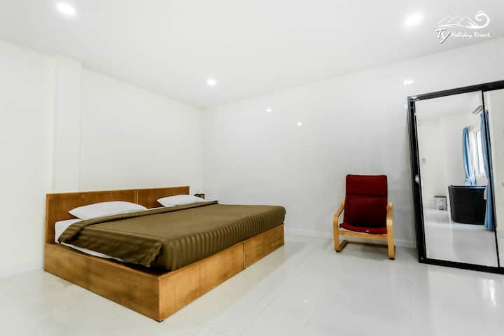 Dormitorio   : cama tamaño king.