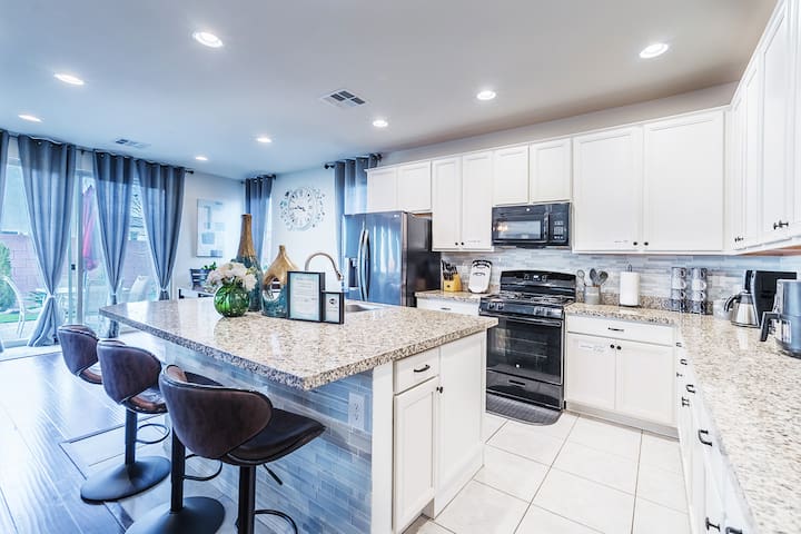 Inviting! 4B3B@10 mins to strip~ EV Charger&Poker!