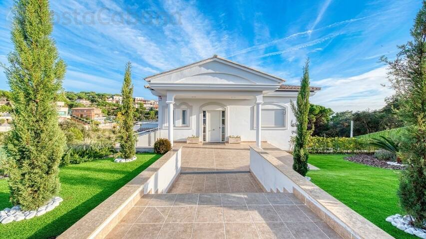 ♥ CostaCabana – Villa Madison ♥ Close to center gallery image 2