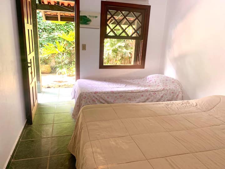 Suita e poshtme 3
1 krevat dopio "Quen"
1 Bicama teke 