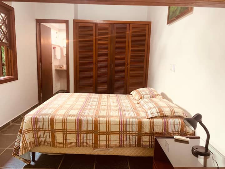 Suita 4 Poshtë
1 krevat dopio "Quen"