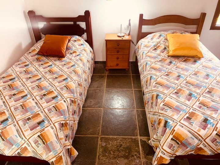 Suita 2 Térrea 
1 Bicama teke
1 krevat tek