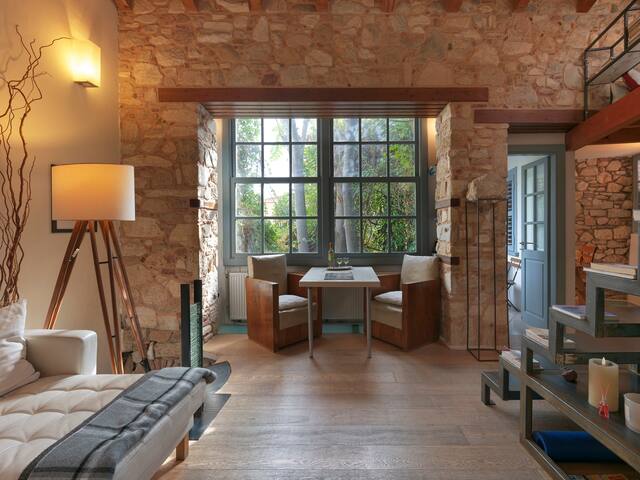 Live in the Acropolis’ Shadow-now w/ super Terrace gallery image 2