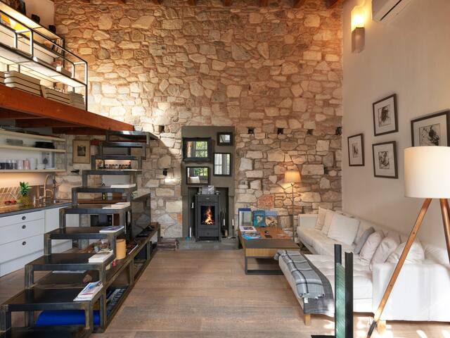 Live in the Acropolis’ Shadow-now w/ super Terrace gallery image 5