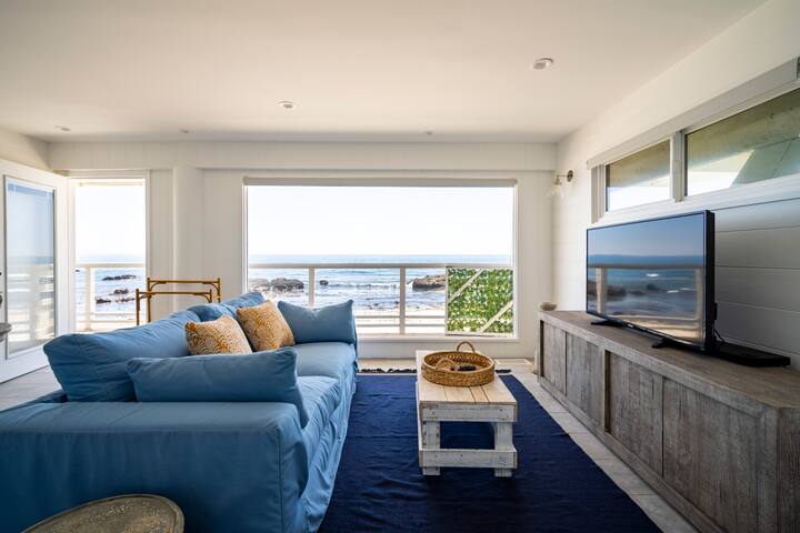 ⛱️Malibu Rd Ocean Front House Direct Beach Access gallery image 5