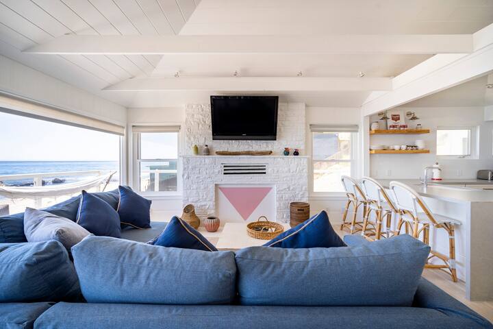 ⛱️Malibu Rd Ocean Front House Direct Beach Access gallery image 2