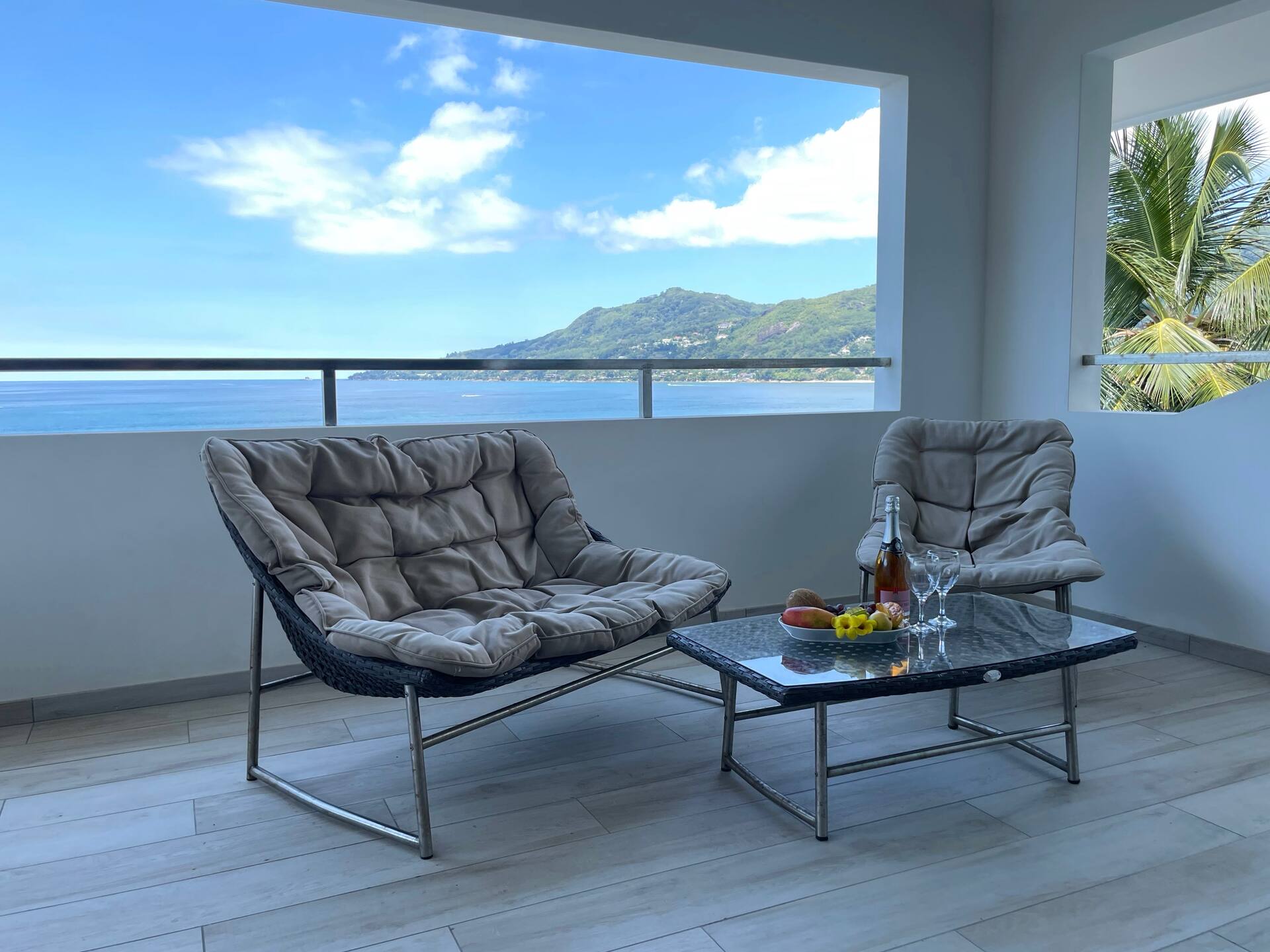 VallonEnd Beachfront villa with excellent view — photo 4