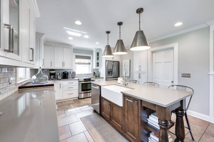 Perfect for Family Fun! Walk to 12th Ave/Belmont gallery image 2