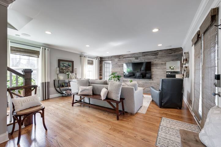 Perfect for Family Fun! Walk to 12th Ave/Belmont gallery image 3