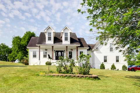 Quiet Farmhouse on 6 acres