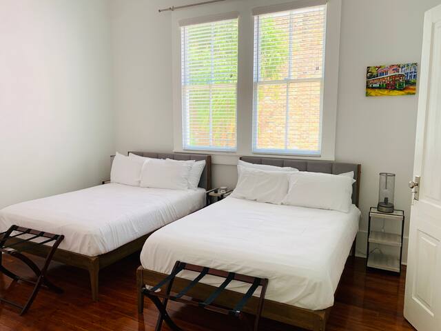 Walk to Bourbon. Luxurious. Sleeps 12p. 4.5 Baths gallery image 2