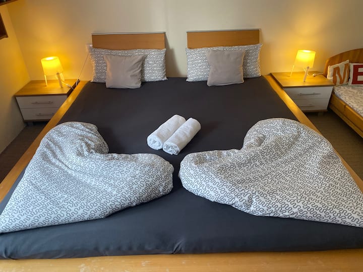 Dhoma e gjumit nr. 1 / kati përdhes