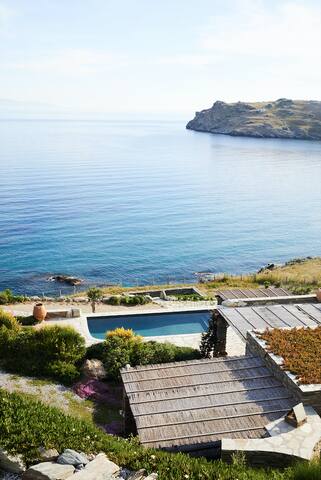 Cottage with private pool and access to the sea gallery image 3