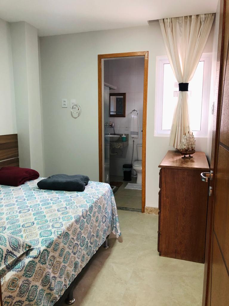 Apartmán na prízemí s ortopedickým oblečením s manželskou posteľou a pohodlnou kúpeľňou.