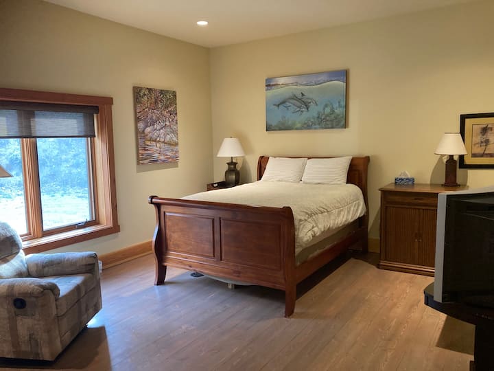 Bedroom #1 - Queen Bed