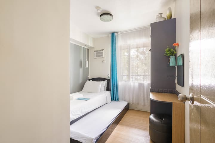 bedroom 2 has single size bed with single sized pull out