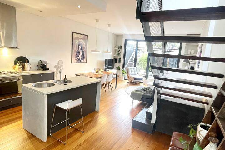 Modern 4BR 5beds + cityviews + lockup garage + MCG gallery image 5