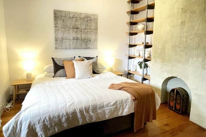 ห้องนอนคิงไซส์ชั้นล่าง