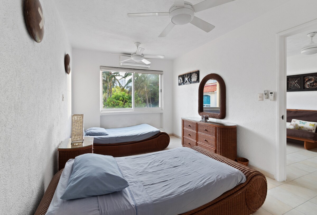 Slaapkamer met 4 eenpersoonsbedden