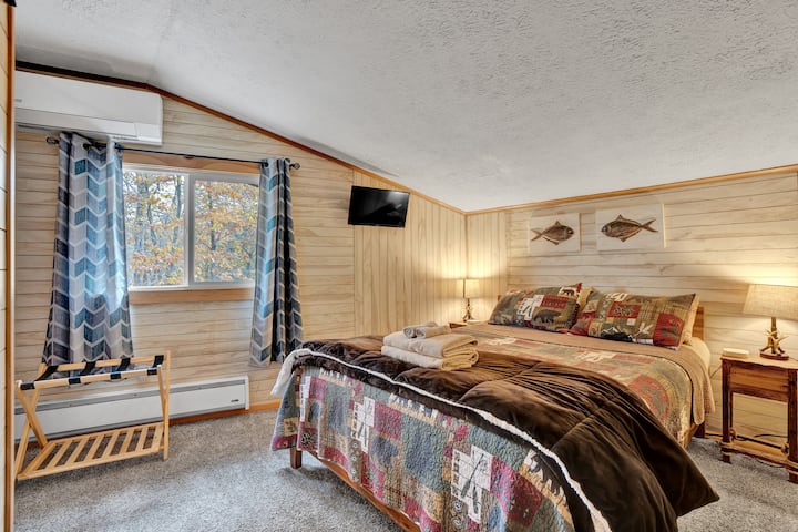 Second Floor - Bedroom 3 - Queen Bed - 27 in Roku Smart TV. Mini-split heating and AC.