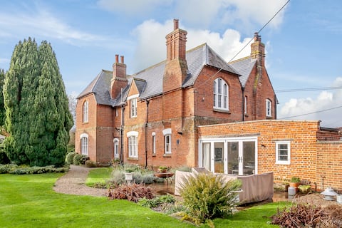 5 Bed Stunning Former Victorian Rectory nr Wantage
