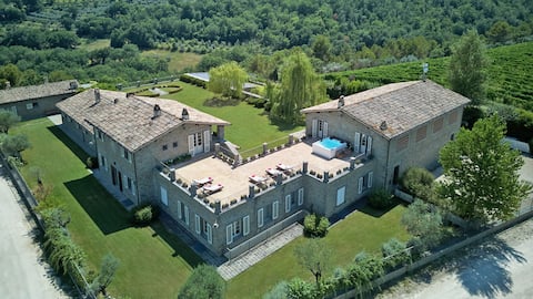 Bellafonte Estate 14, Emma Villas