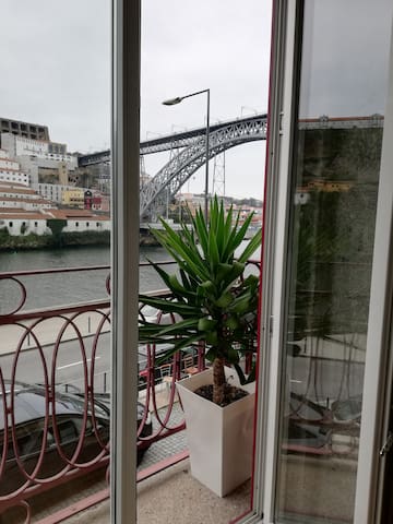 LUXUOSO T2 VISTA RIO E MONTANHA