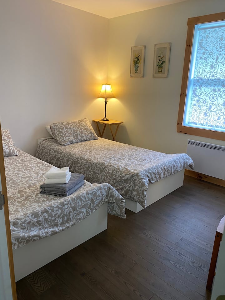 Bedroom 2 - twin beds