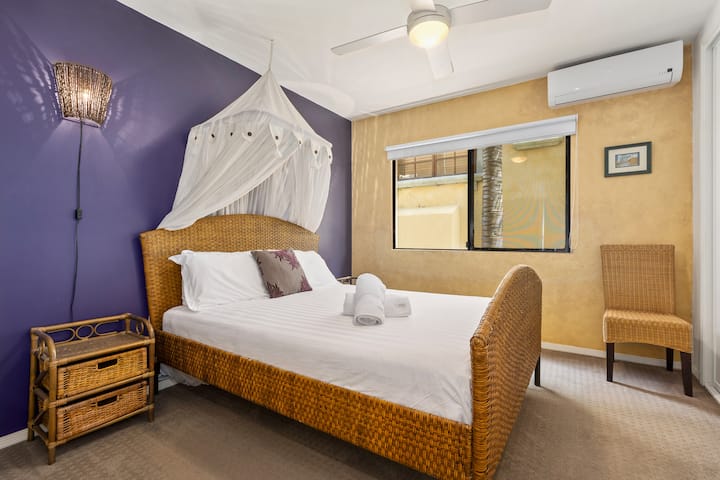 Chumba cha kulala 2 - Iko kwenye ghorofa ya pili.
Kitanda cha Malkia, WARDROBE, shabiki wa dari na kiyoyozi