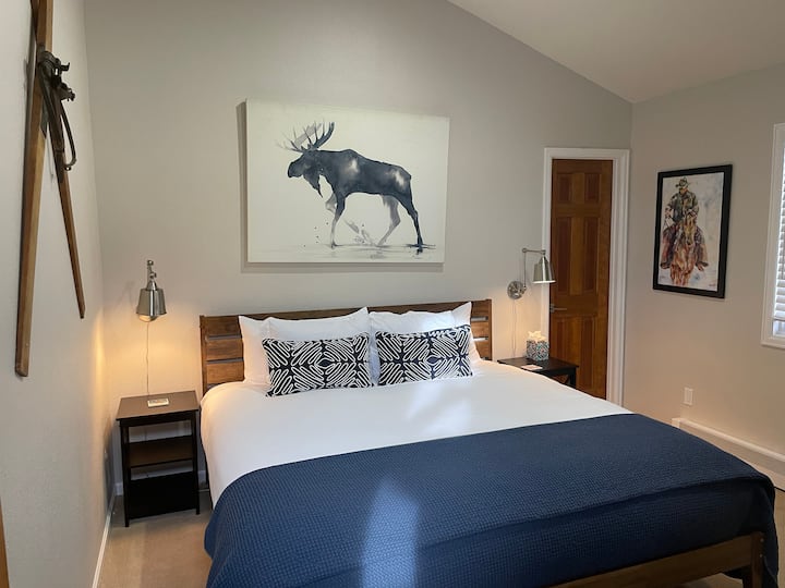 Glavni apartman - bračni krevet  i privatna kupaonica