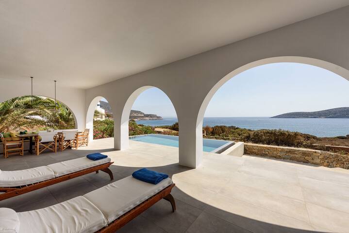 Beachfront SeaVilla gallery image 4