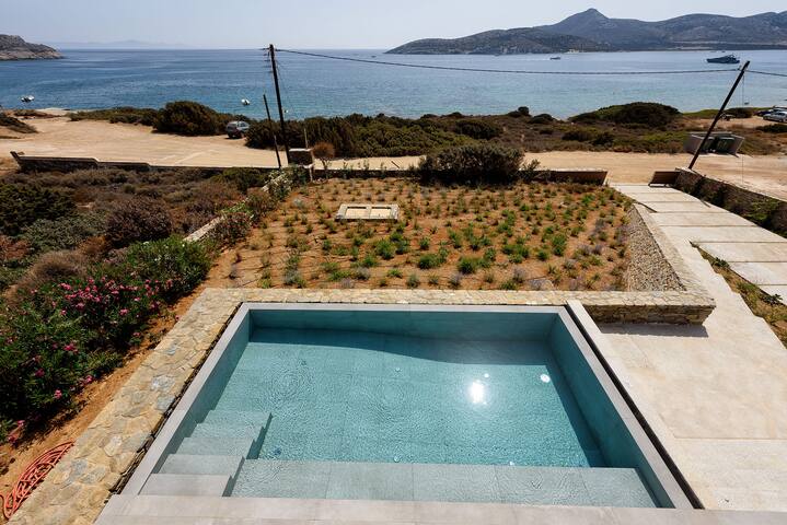 Beachfront SeaVilla gallery image 5