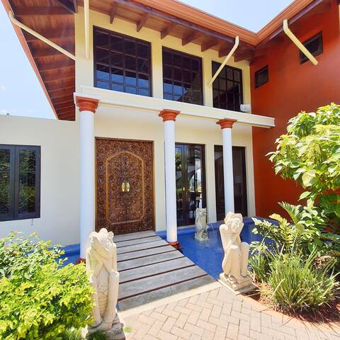 Luxurious "Balinese" Eco-Villa With Amazing Views