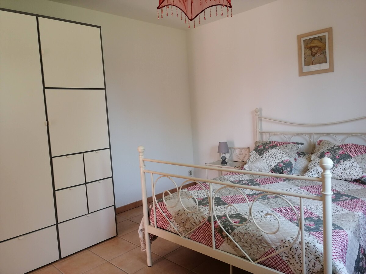 СПАЛНА СОБА 1