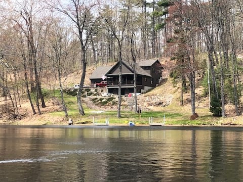 Lakefront Retreat w/ Sandy Beach, 2 Docks + A/C