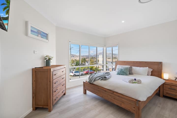 Moogerah Lake House #3 Bedroom with King Bed