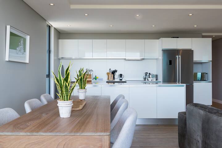 Spacious Greenpoint Apartment| Stunning Views gallery image 4