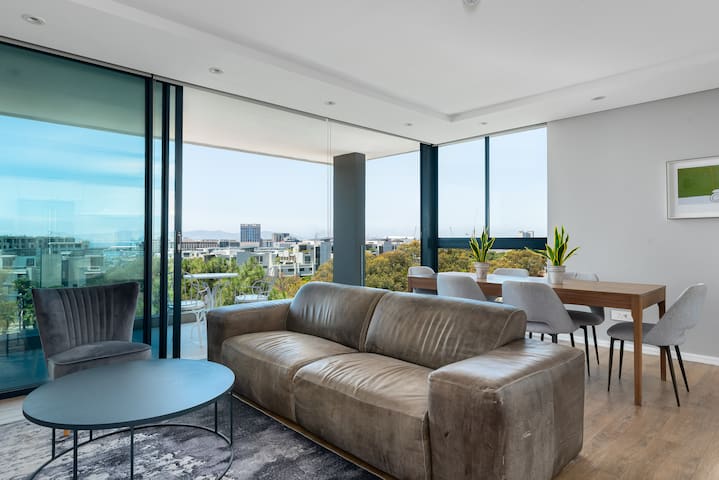 Spacious Greenpoint Apartment| Stunning Views