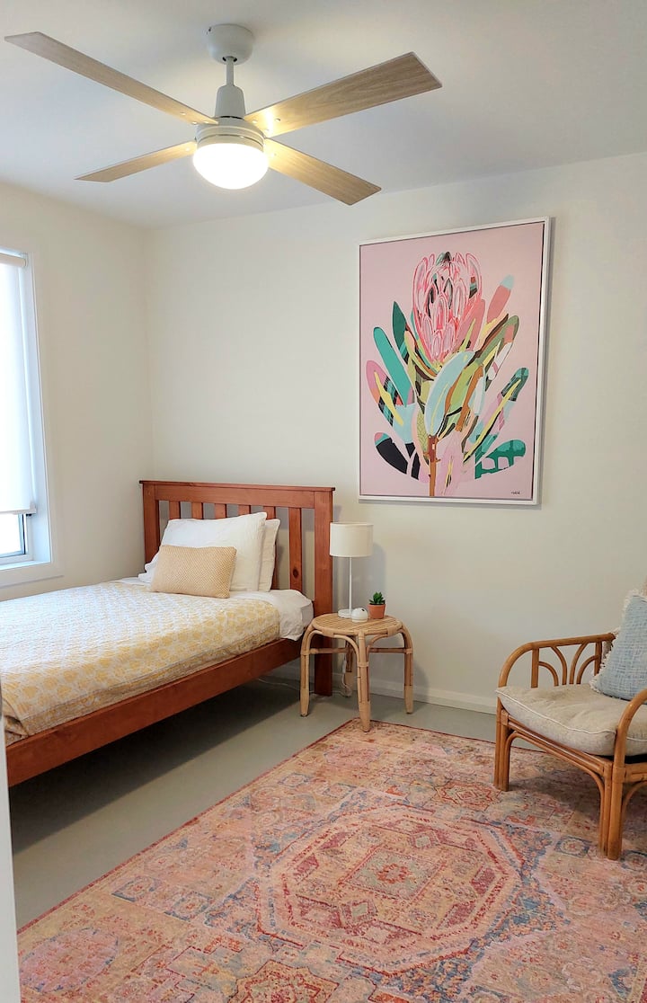 Dormitorio 3, cama individual tamaño king.