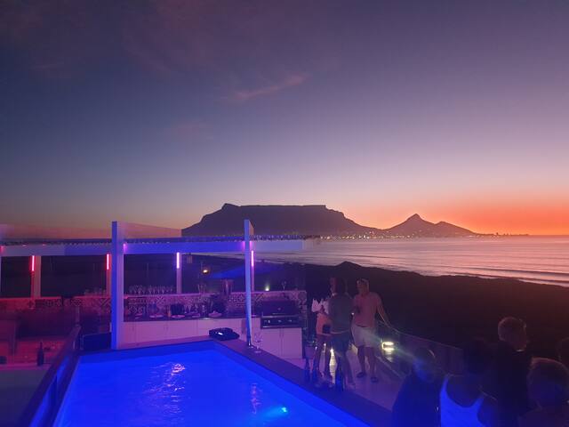 STYLE Designer Villa BEACH FRONT- Unlimited Views