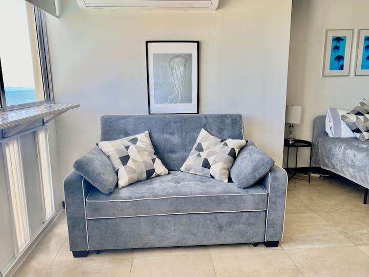 Beach Front In Condado, Stunning Views Sleeps 5 - San Juan