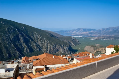 Zeus Apartment Delphi