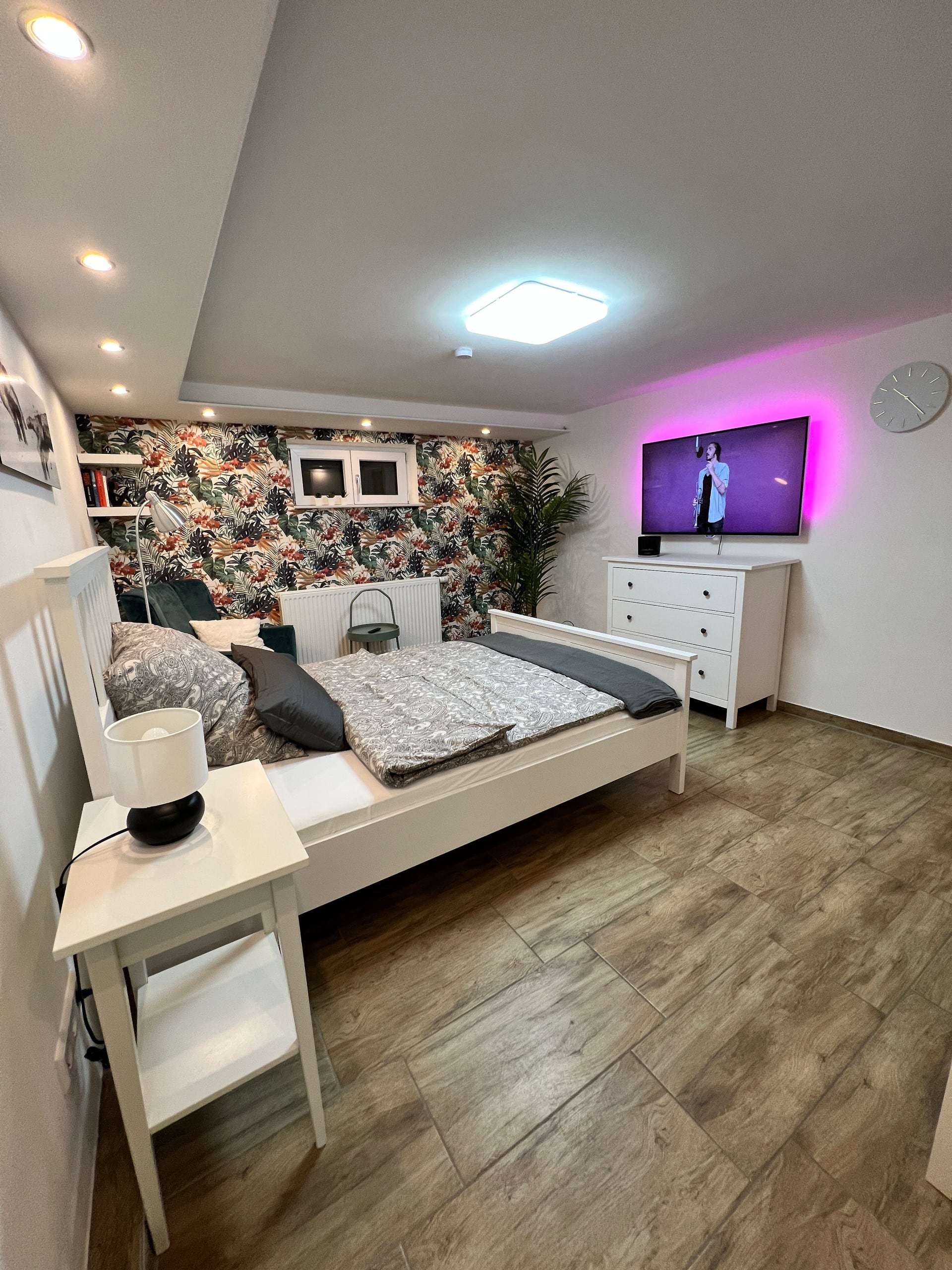 Modern & cozy commuter oasis